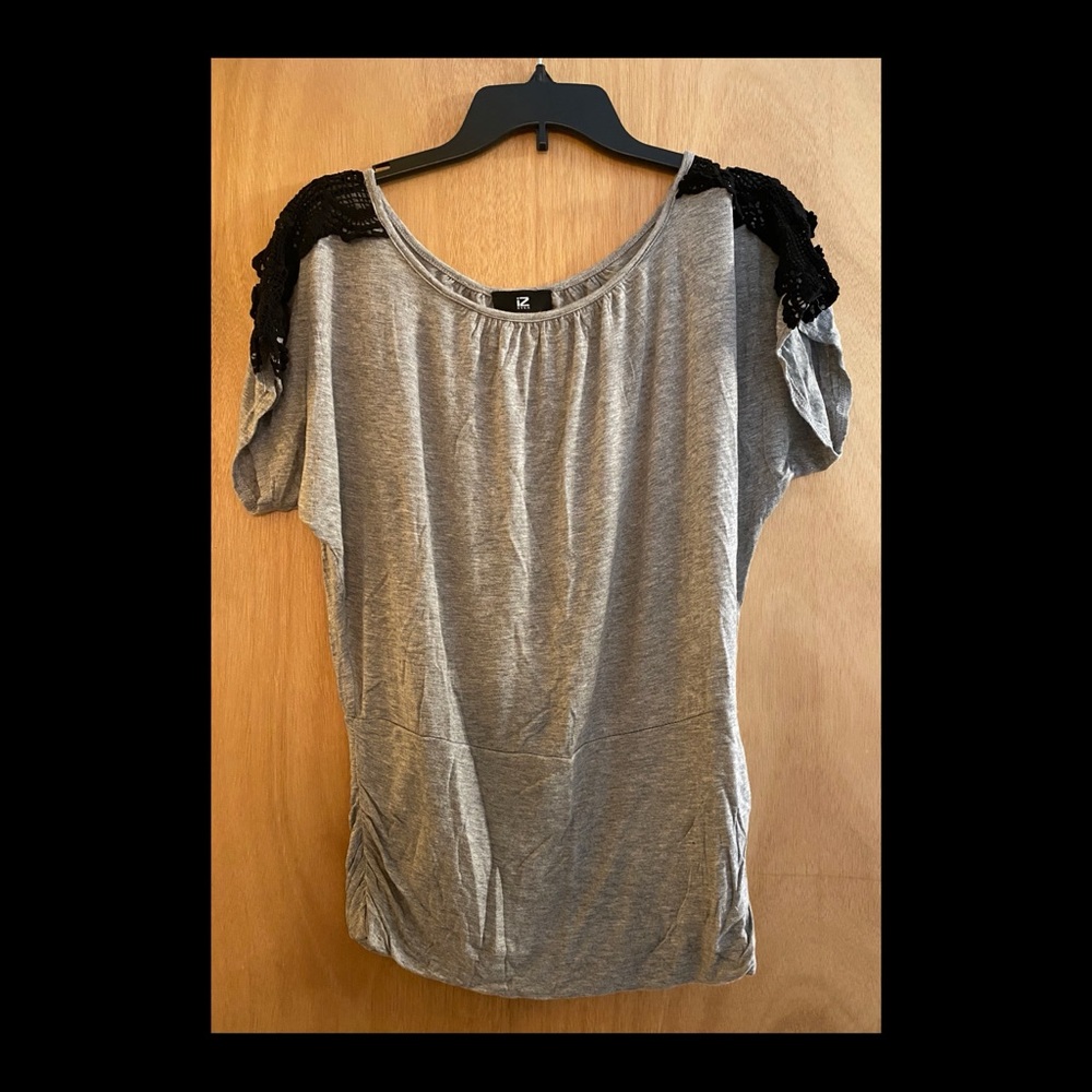Like new IZ Byer tee